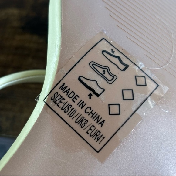 QUPID Brand Women's White Strappy Slip on Sandals Size 10 - Picture 9 of 10